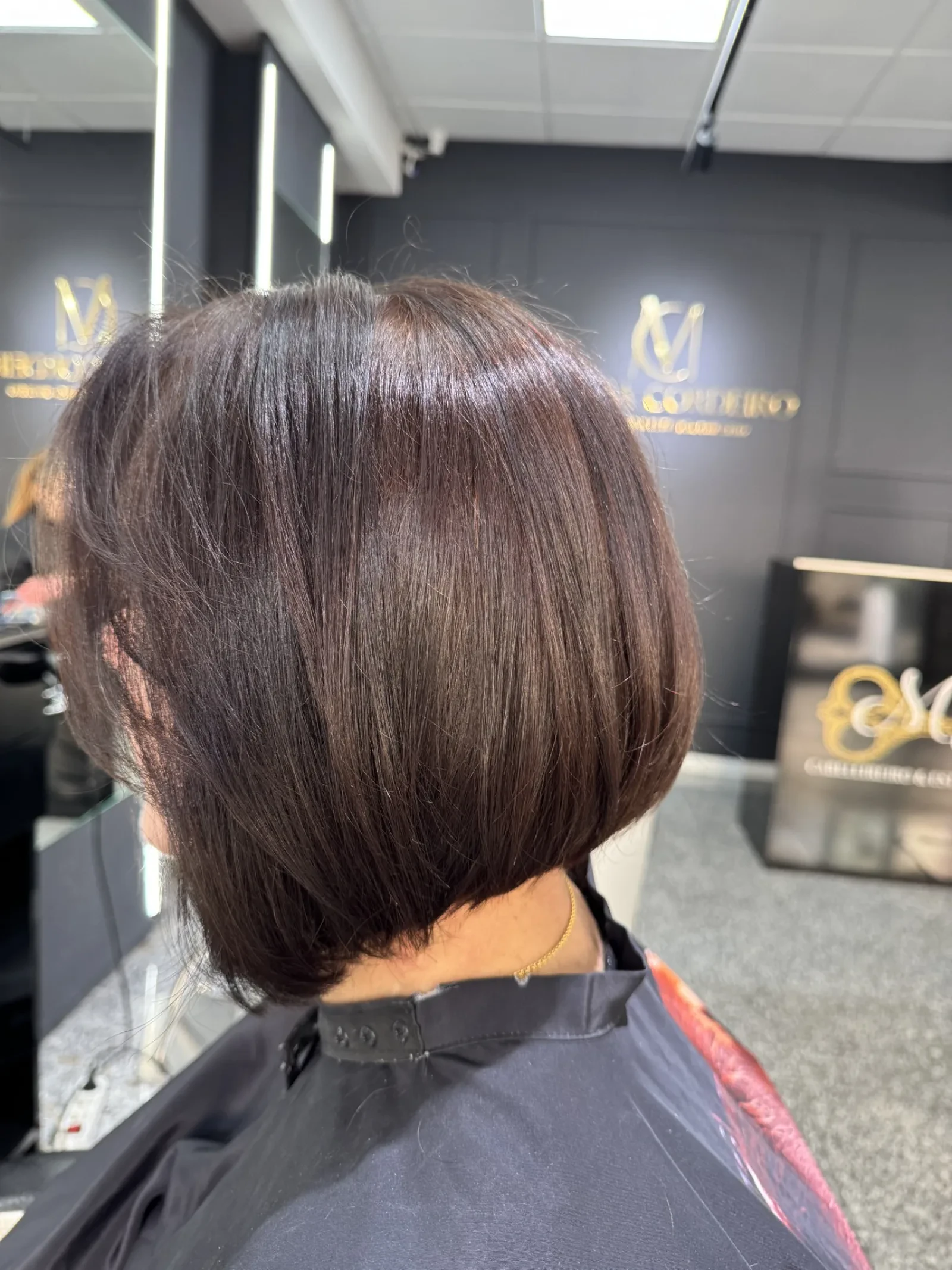 Corte bob em cabelo castanho