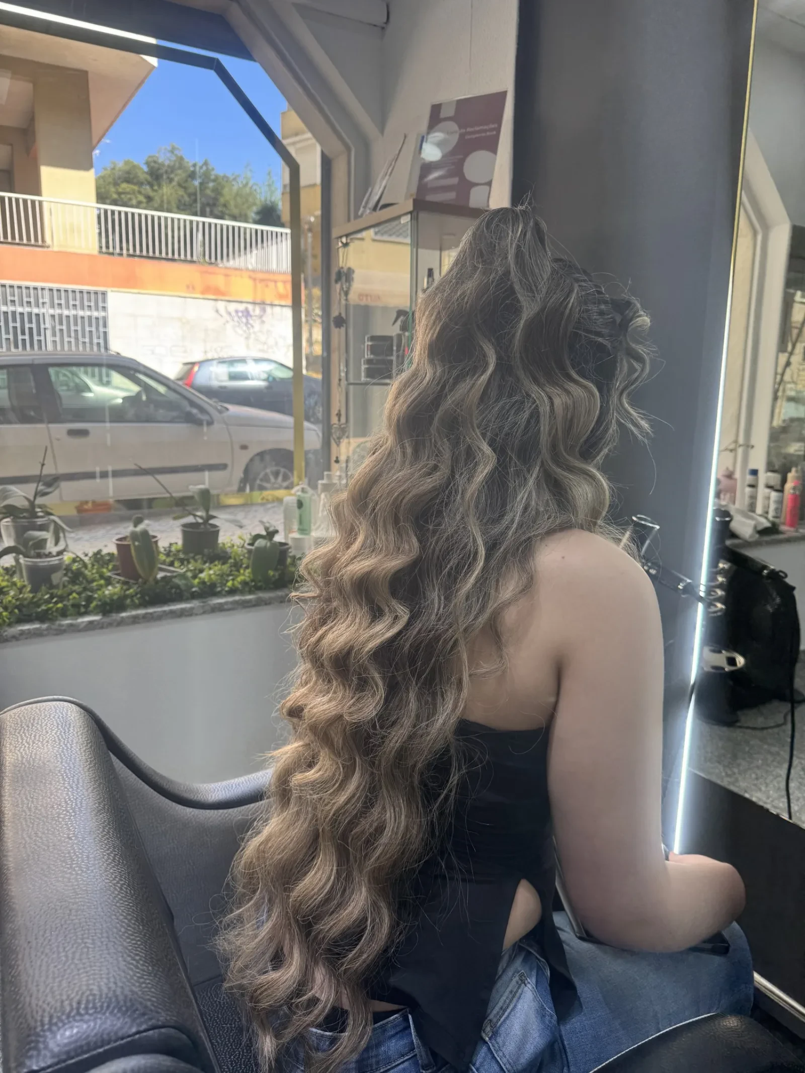 Madeixas e ondas em cabelo comprido