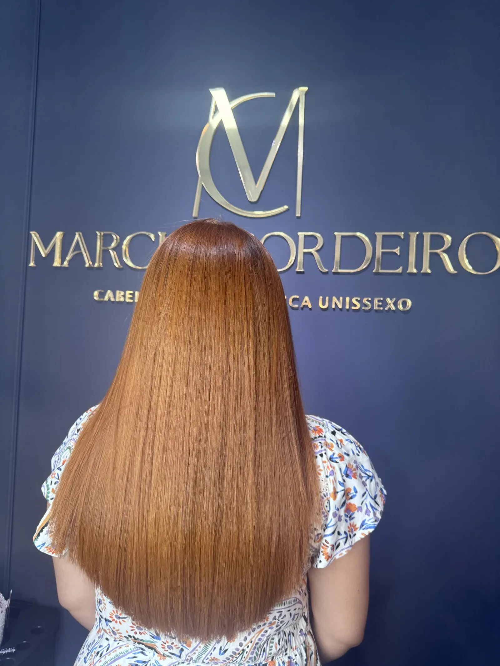 Ruivo acobreado com acabamento liso